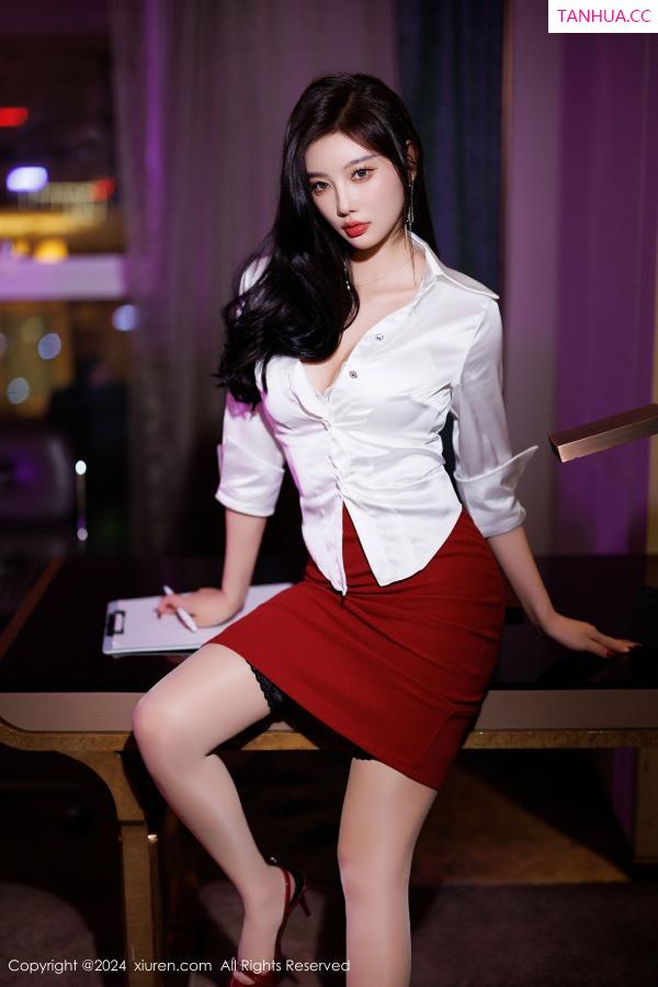 杨晨晨 sugar小甜心CC [XiuRen]高清写真图 2024.12.06 No.9565 杨晨晨Yome OL美腿第11张图片